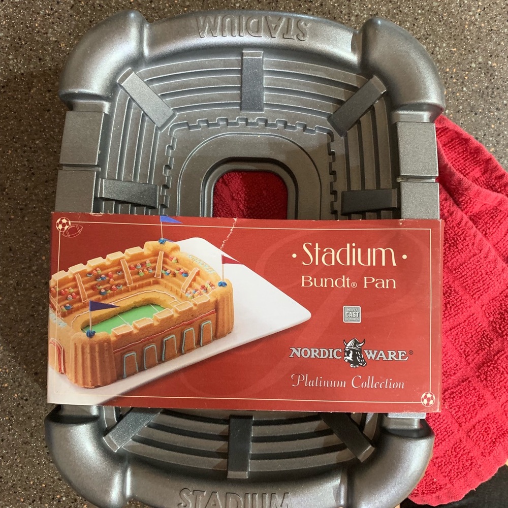 Stadium Bundt Pan 🏈